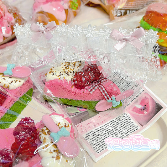 말차 딸기 조각 케이크