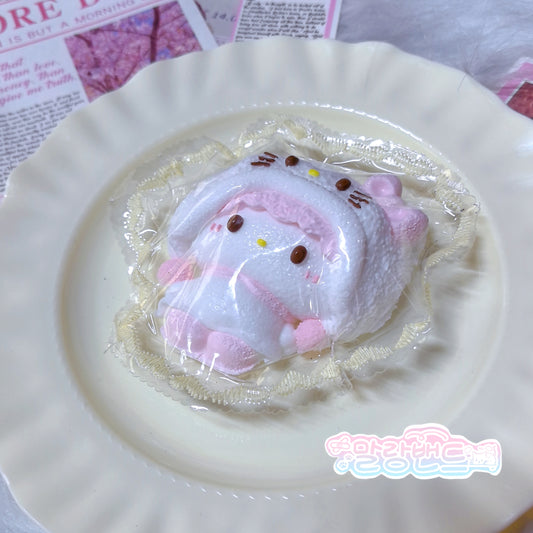 키티 후드 쓴 피아노